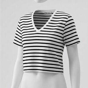 Zara Womens Medium Black & White Striped V-Neck Short Sleeve Crop Tee